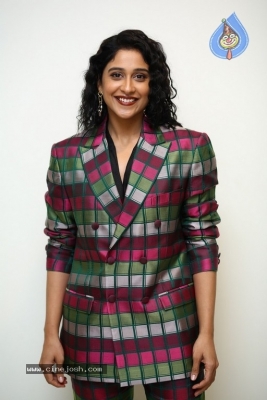Regina Cassandra Photos - 5 of 15