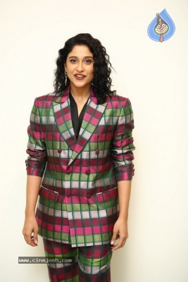 Regina Cassandra Photos - 6 of 15