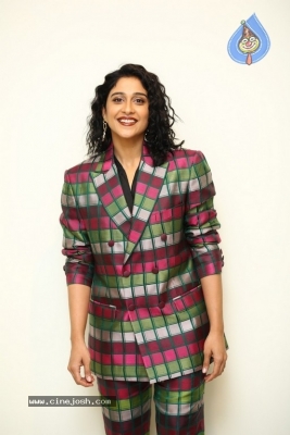 Regina Cassandra Photos - 14 of 15