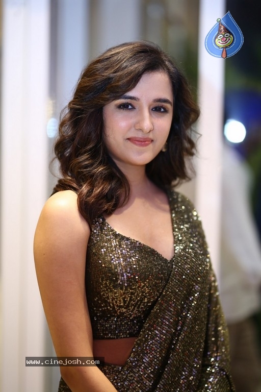 Shirley Setia Photos - 6 / 17 photos