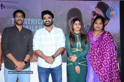 Nenu Meeku Baga Kavalsina Vadini Press Meet - 1 of 12