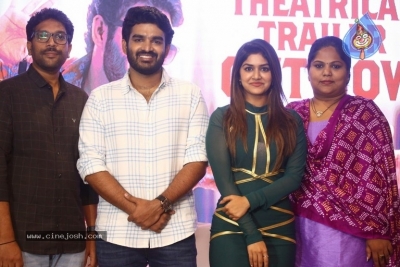 Nenu Meeku Baga Kavalsina Vadini Press Meet - 12 of 12