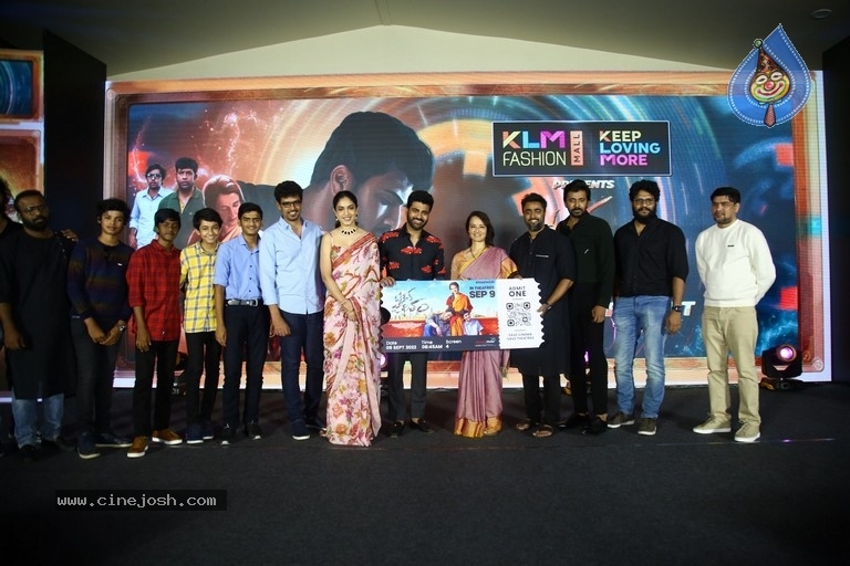 Oke Oka Jeevitham Pre Release Event - 13 / 26 photos