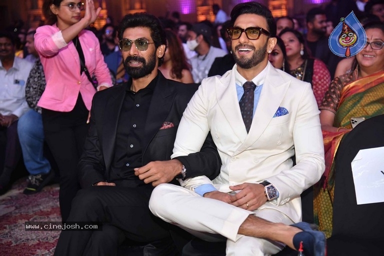 Celebrities at SIIMA 2022 Awards - 8 / 61 photos