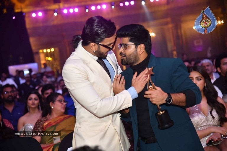 Celebrities at SIIMA 2022 Awards - 41 / 61 photos