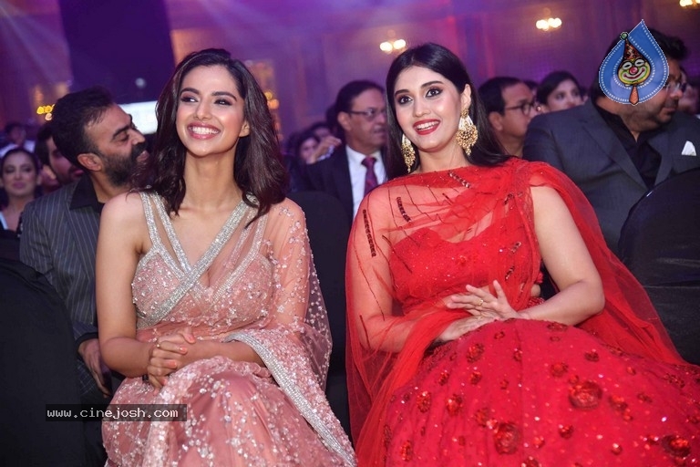 Celebrities at SIIMA 2022 Awards - 44 / 61 photos