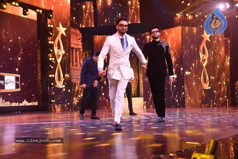 Celebrities at SIIMA 2022 Awards - 48 / 61 photos