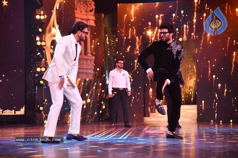 Celebrities at SIIMA 2022 Awards - 54 / 61 photos