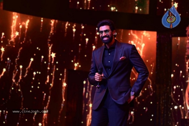 Celebrities at SIIMA Awards 2022 - 14 / 17 photos
