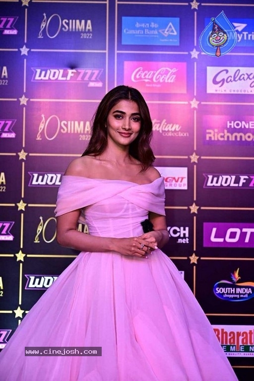 Celebrities at SIIMA Awards 2022 - 15 / 17 photos