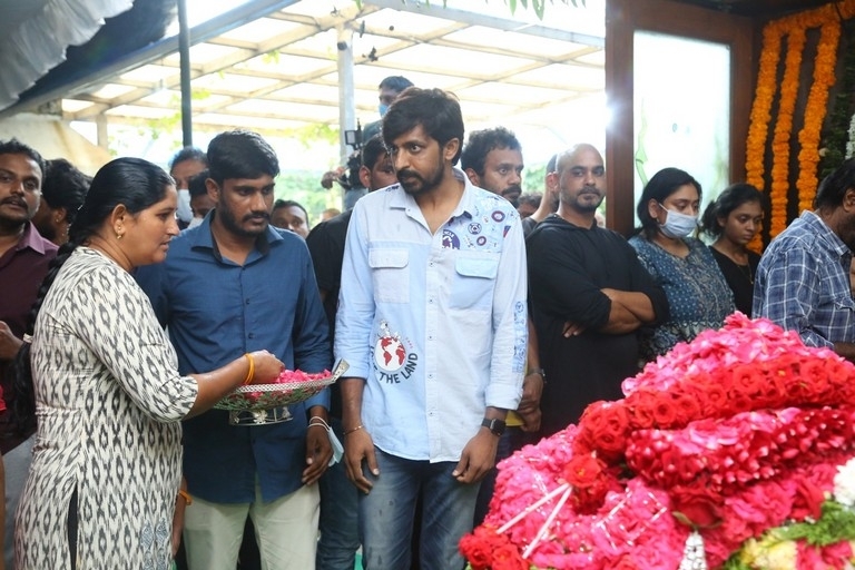 Celebrities Pays Tribute Krishnam Raju - 1 / 126 photos