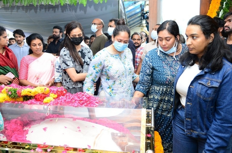 Celebrities Pays Tribute Krishnam Raju - 16 / 126 photos
