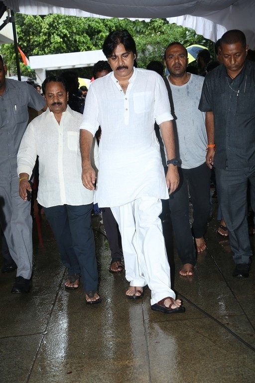 Celebrities Pays Tribute Krishnam Raju - 28 / 126 photos