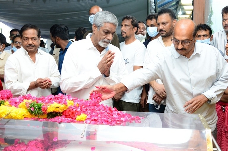 Celebrities Pays Tribute Krishnam Raju - 36 / 126 photos