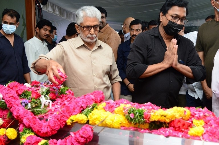 Celebrities Pays Tribute Krishnam Raju - 37 / 126 photos