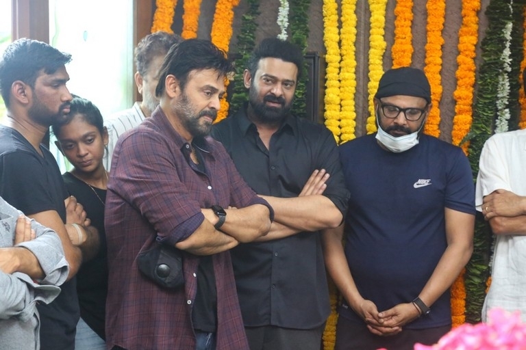 Celebrities Pays Tribute Krishnam Raju - 43 / 126 photos