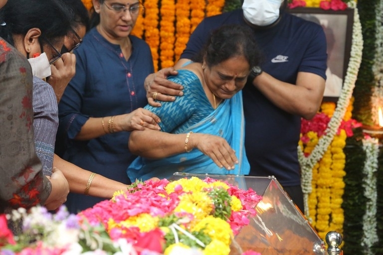 Celebrities Pays Tribute Krishnam Raju - 50 / 126 photos