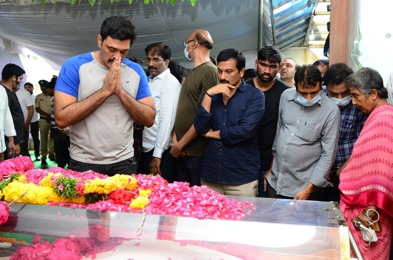 Celebrities Pays Tribute Krishnam Raju - 67 / 126 photos
