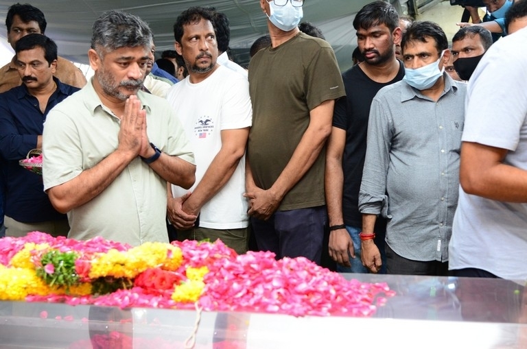 Celebrities Pays Tribute Krishnam Raju - 69 / 126 photos