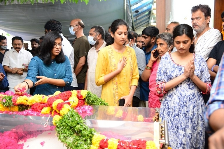 Celebrities Pays Tribute Krishnam Raju - 72 / 126 photos