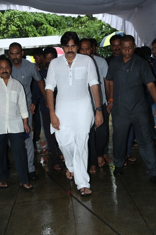 Celebrities Pays Tribute Krishnam Raju - 76 / 126 photos