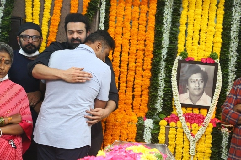 Celebrities Pays Tribute Krishnam Raju - 86 / 126 photos