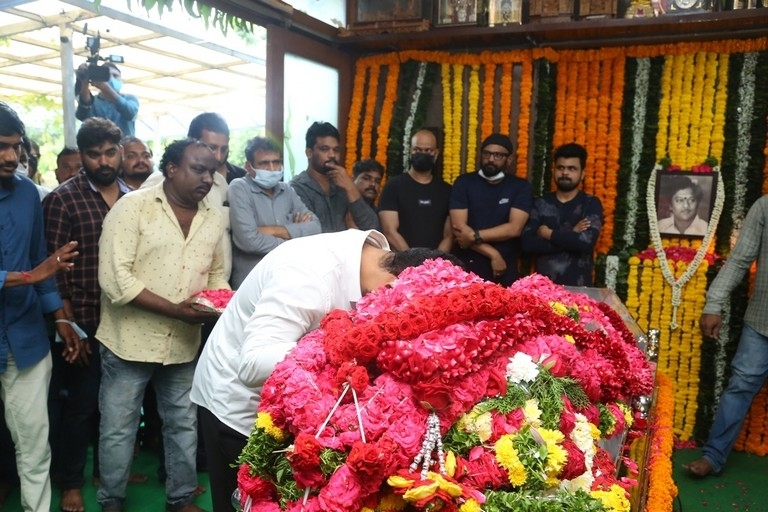 Celebrities Pays Tribute Krishnam Raju - 88 / 126 photos