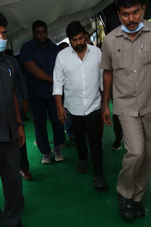 Celebrities Pays Tribute Krishnam Raju - 93 / 126 photos