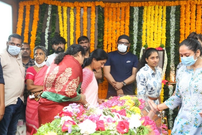 Celebrities Pays Tribute Krishnam Raju - 94 / 126 photos