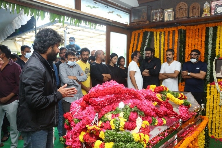 Celebrities Pays Tribute Krishnam Raju - 95 / 126 photos