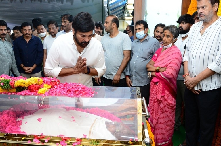Celebrities Pays Tribute Krishnam Raju - 96 / 126 photos
