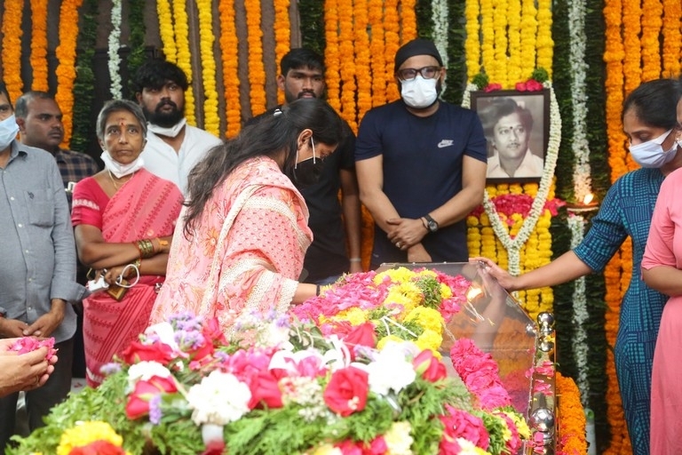 Celebrities Pays Tribute Krishnam Raju - 98 / 126 photos