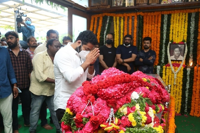 Celebrities Pays Tribute Krishnam Raju - 99 / 126 photos