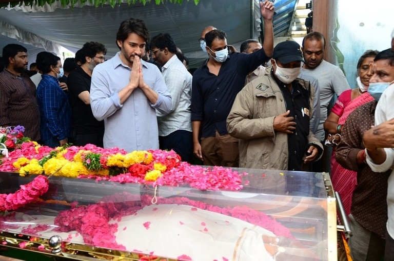 Celebrities Pays Tribute Krishnam Raju - 102 / 126 photos