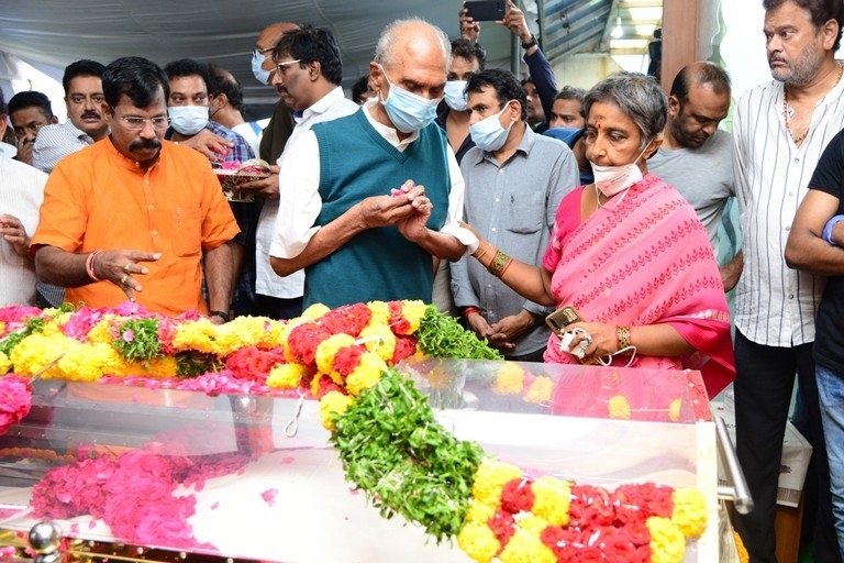 Celebrities Pays Tribute Krishnam Raju - 107 / 126 photos