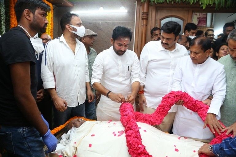 Celebrities Pays Tribute Krishnam Raju - 109 / 126 photos