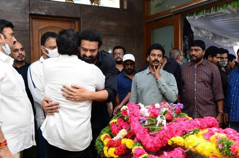 Celebrities Pays Tribute Krishnam Raju - 112 / 126 photos