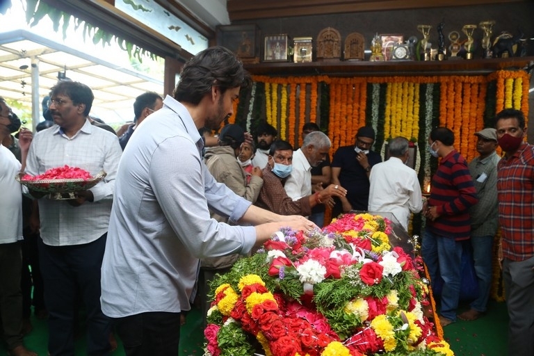 Celebrities Pays Tribute Krishnam Raju - 114 / 126 photos