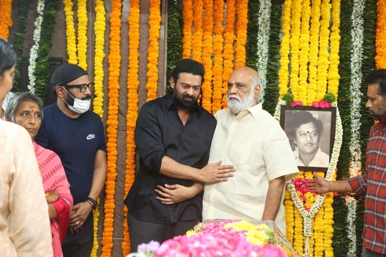 Celebrities Pays Tribute Krishnam Raju - 117 / 126 photos