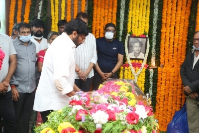 Celebrities Pays Tribute Krishnam Raju - 3 of 126