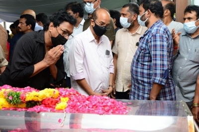 Celebrities Pays Tribute Krishnam Raju - 26 of 126