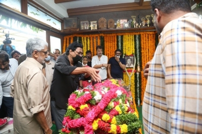 Celebrities Pays Tribute Krishnam Raju - 62 of 126