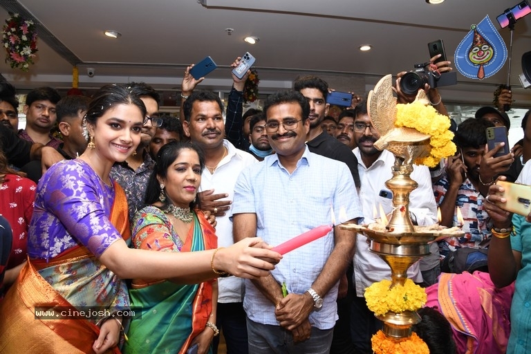 Keerthy Suresh Launches CMR Shopping Mall - 4 / 21 photos