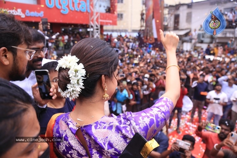 Keerthy Suresh Launches CMR Shopping Mall - 5 / 21 photos