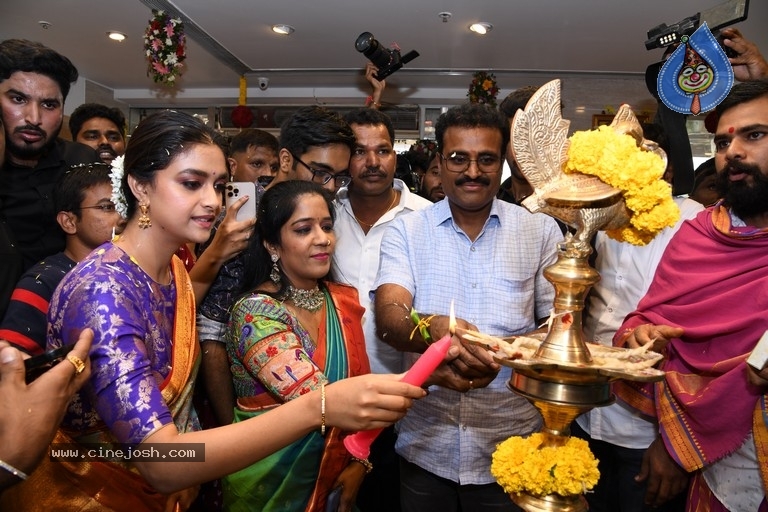 Keerthy Suresh Launches CMR Shopping Mall - 9 / 21 photos