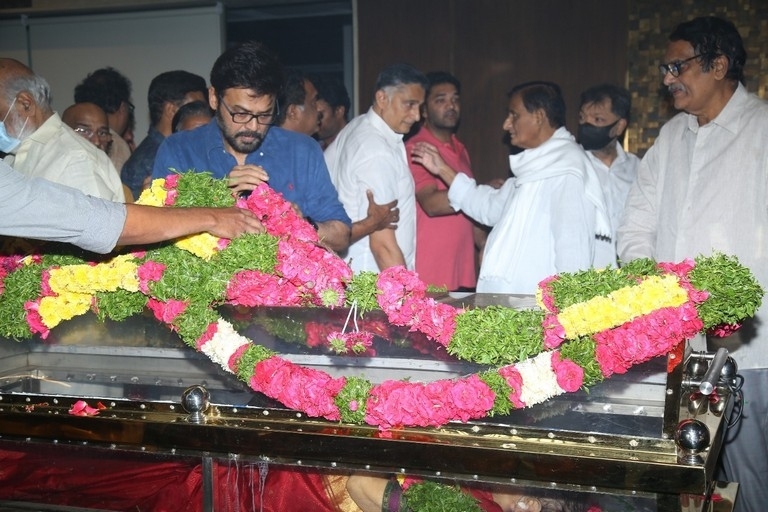 Mahesh Mother Indira Devi Condolences Photos - 4 / 36 photos