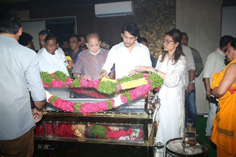 Mahesh Mother Indira Devi Condolences Photos - 8 / 36 photos