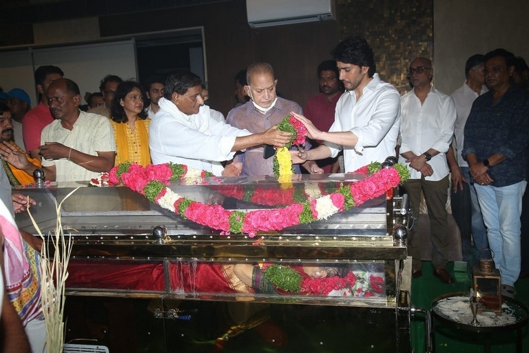 Mahesh Mother Indira Devi Condolences Photos - 9 / 36 photos