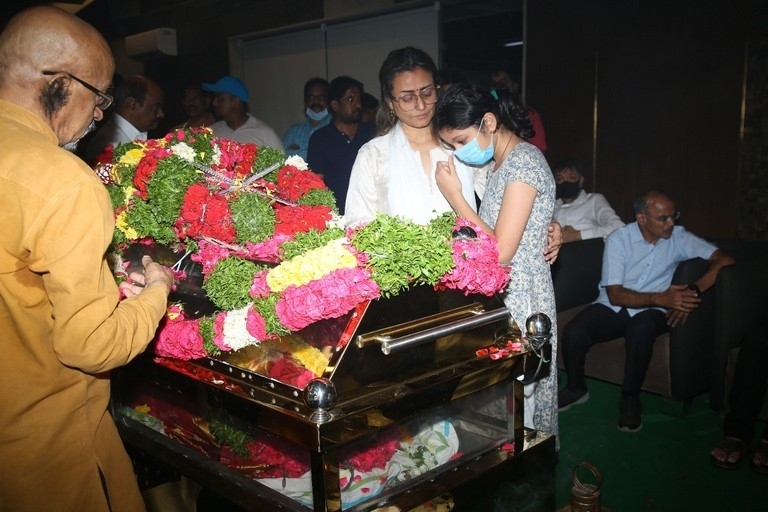 Mahesh Mother Indira Devi Condolences Photos - 10 / 36 photos