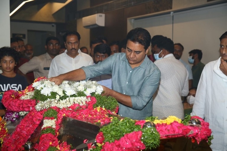 Mahesh Mother Indira Devi Condolences Photos - 11 / 36 photos